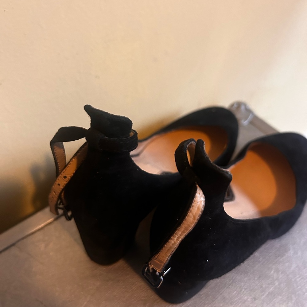 Giani Bernini Black Women's Flats with Tan Accents